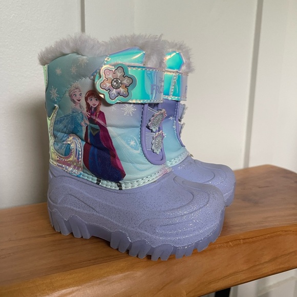 Disney’s Frozen Toddler Light Up Snow Boots - Picture 1 of 4